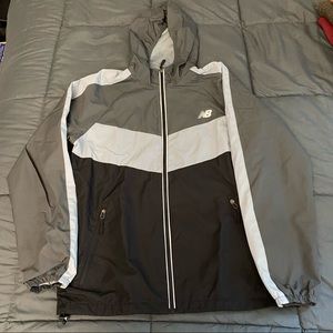 New Balance Tri-Colored Windbreaker MidWeight Black, Light Gray, Dark Gray (S)